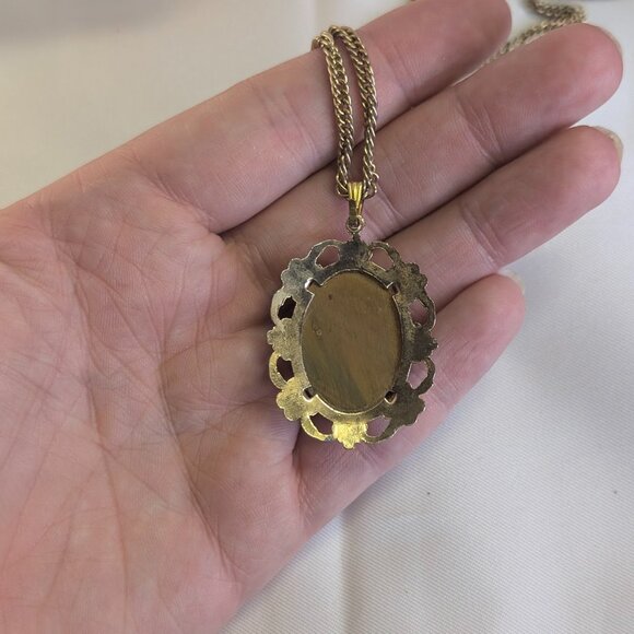 Vintage Tiger eye stone on gold tone pendant with black heart accent - Picture 5 of 9
